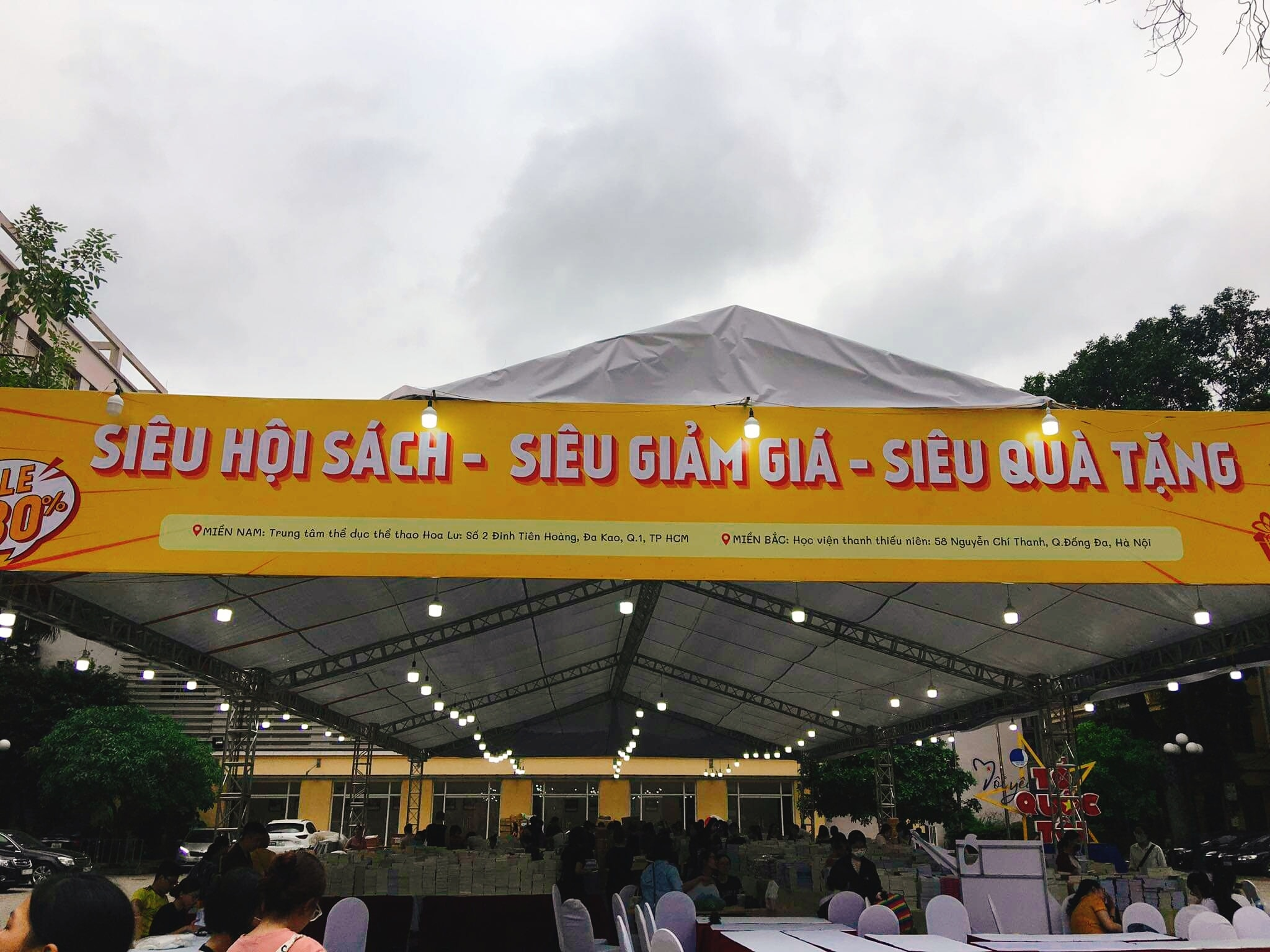 Hội mê ngôn tình đã hốt được những cuốn truyện tại hội sách Hà Nội cho mình chưa